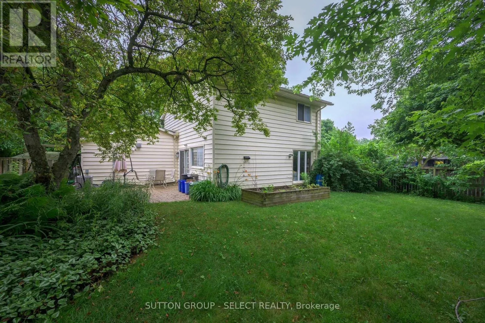 257 EDGEHILL CRESCENT