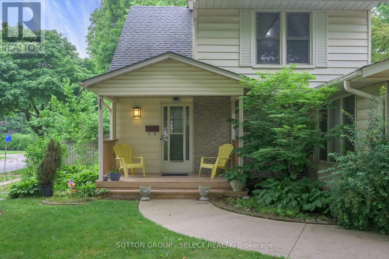 257 EDGEHILL CRESCENT