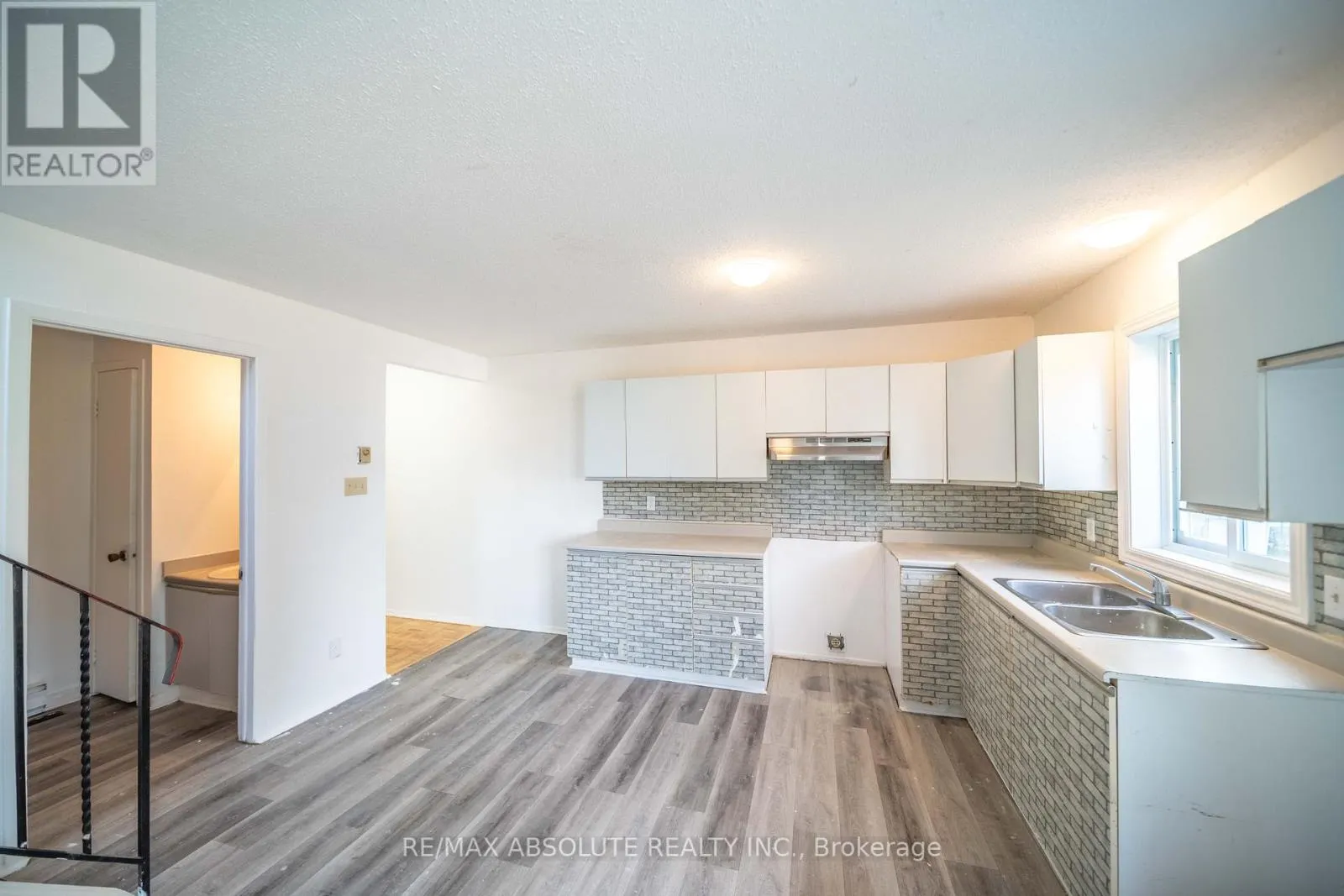 294 THERESE AVENUE