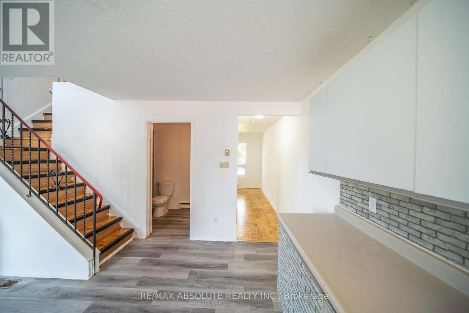 294 THERESE AVENUE