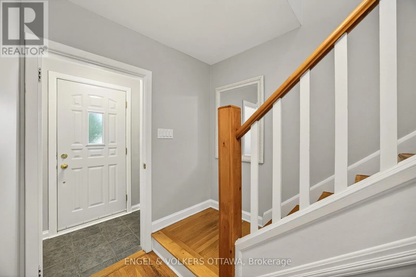 557 ROOSEVELT AVENUE
