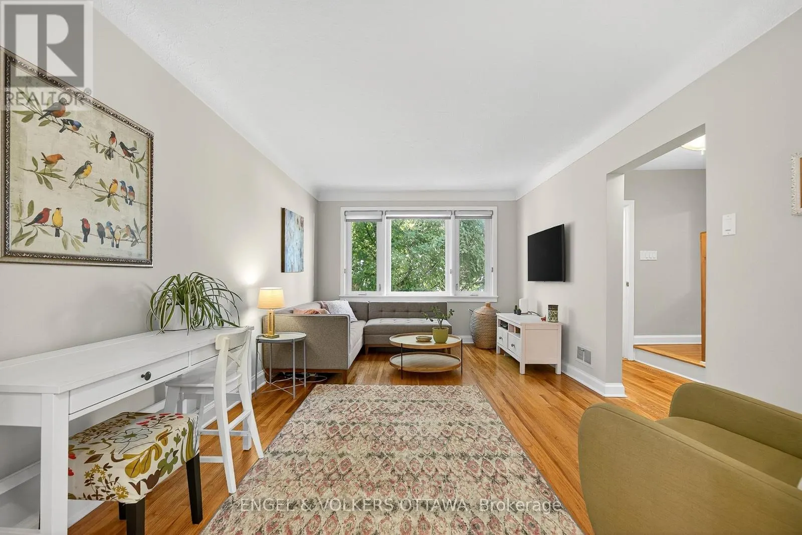 557 ROOSEVELT AVENUE