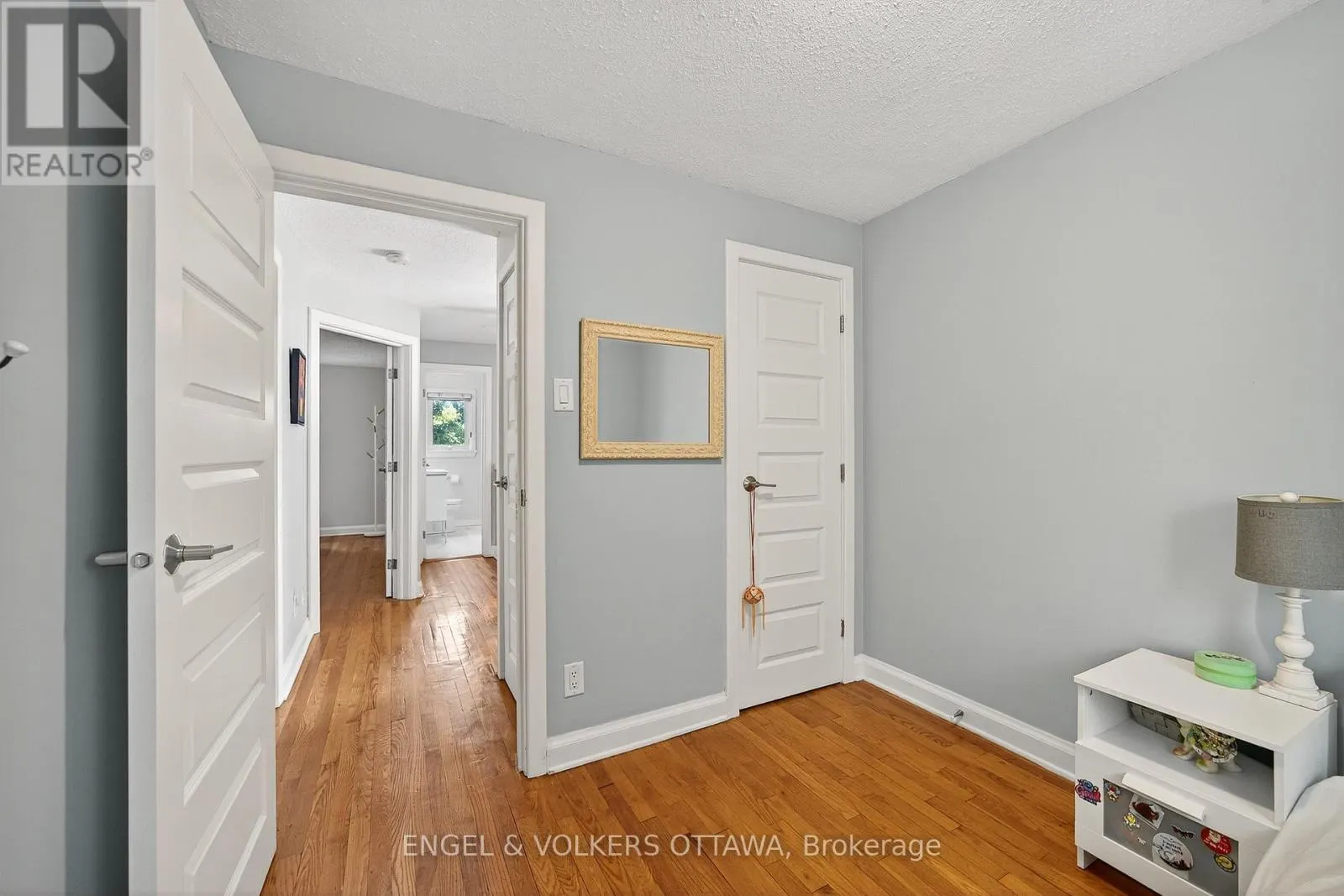557 ROOSEVELT AVENUE