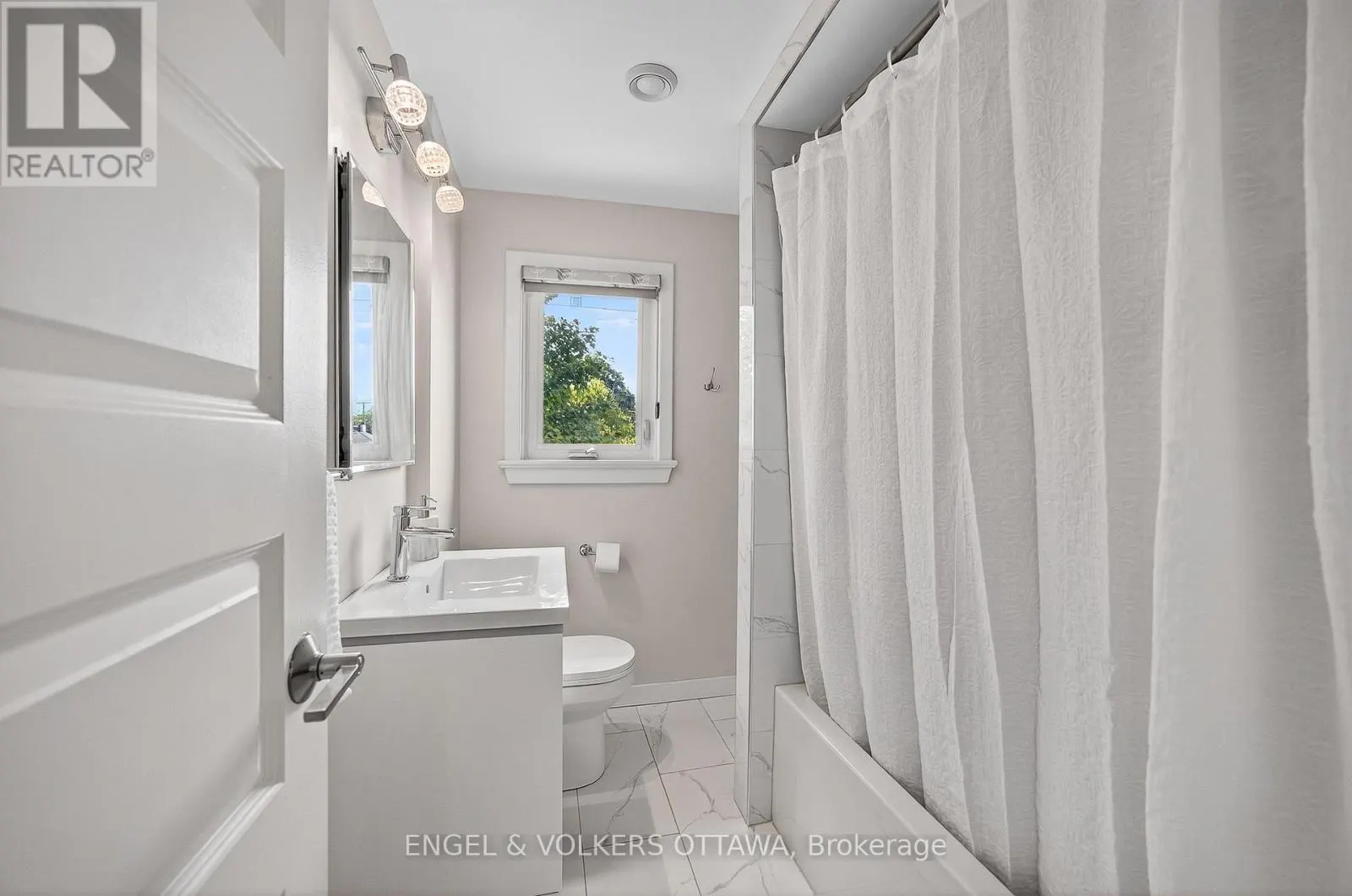 557 ROOSEVELT AVENUE