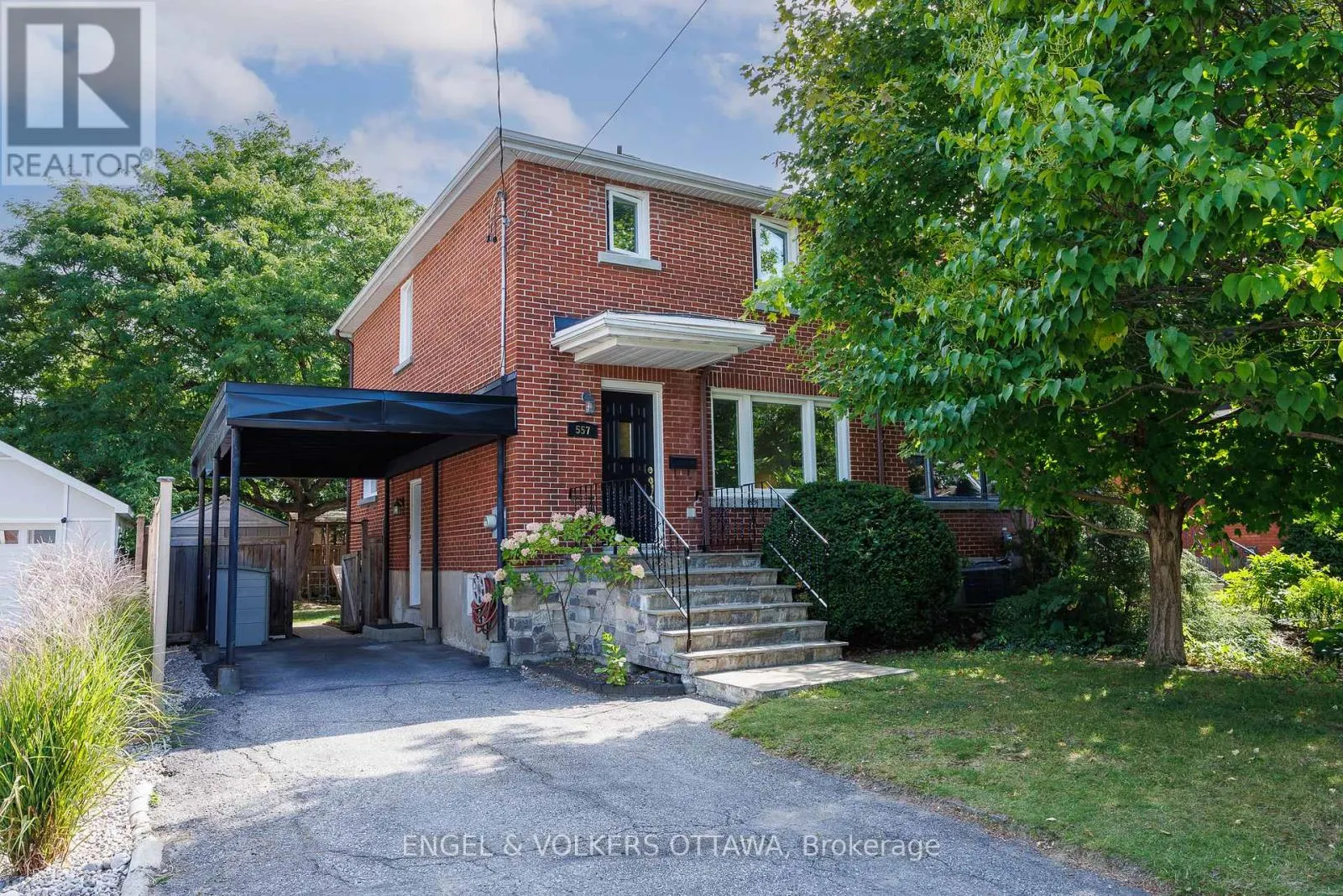 557 ROOSEVELT AVENUE