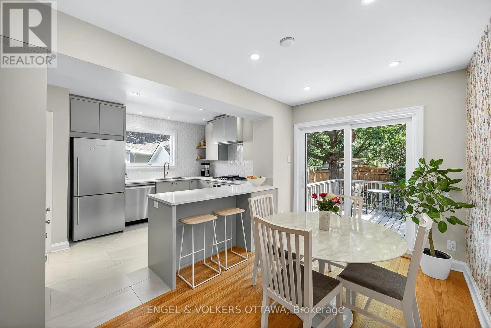 557 ROOSEVELT AVENUE