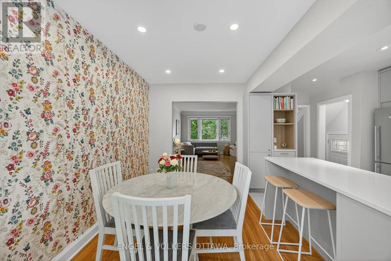 557 ROOSEVELT AVENUE