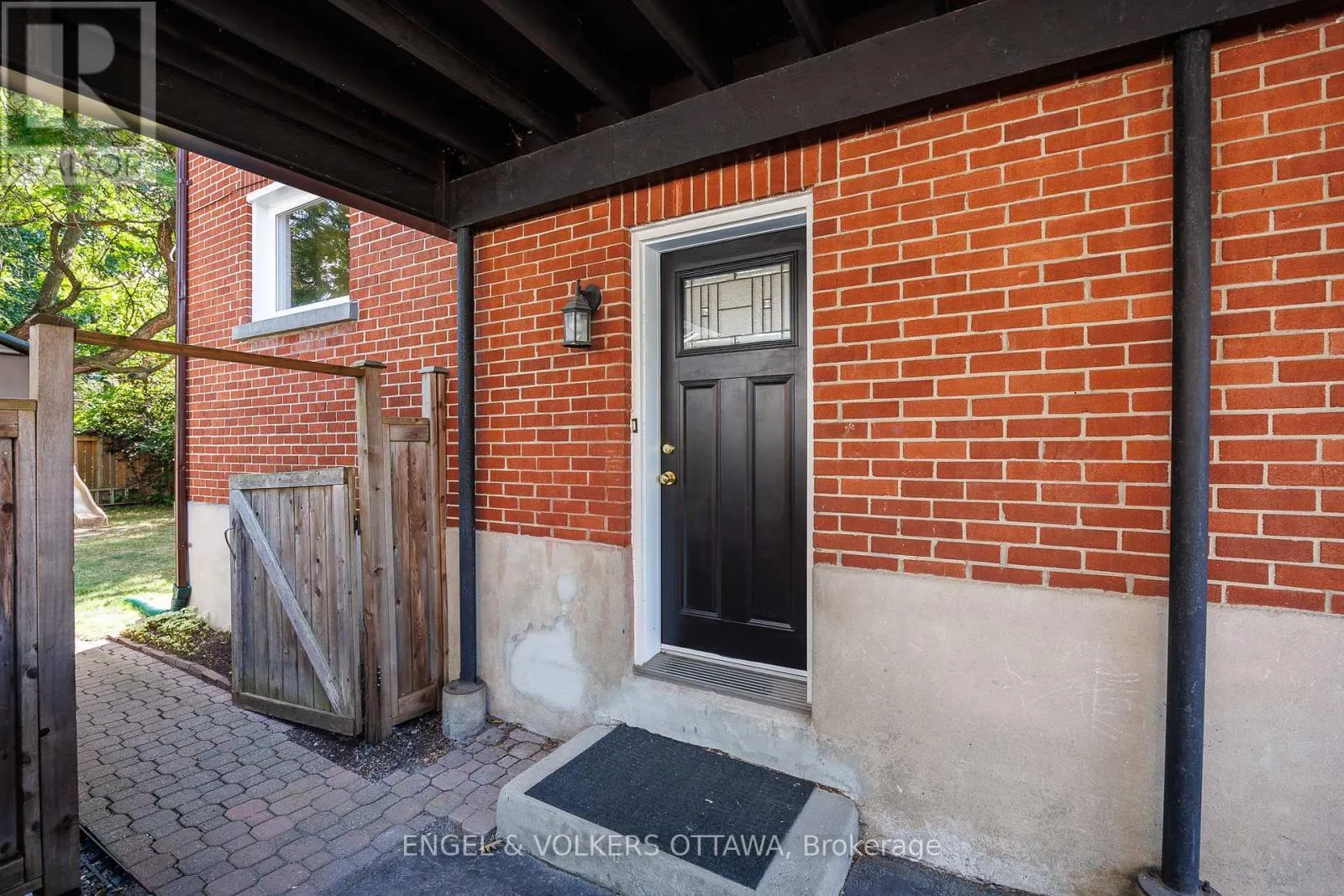557 ROOSEVELT AVENUE