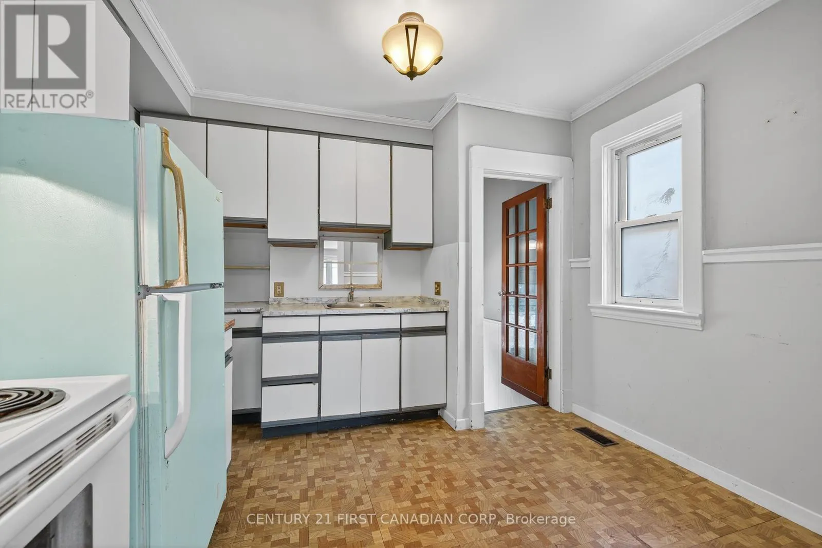 1230 DUNDAS STREET