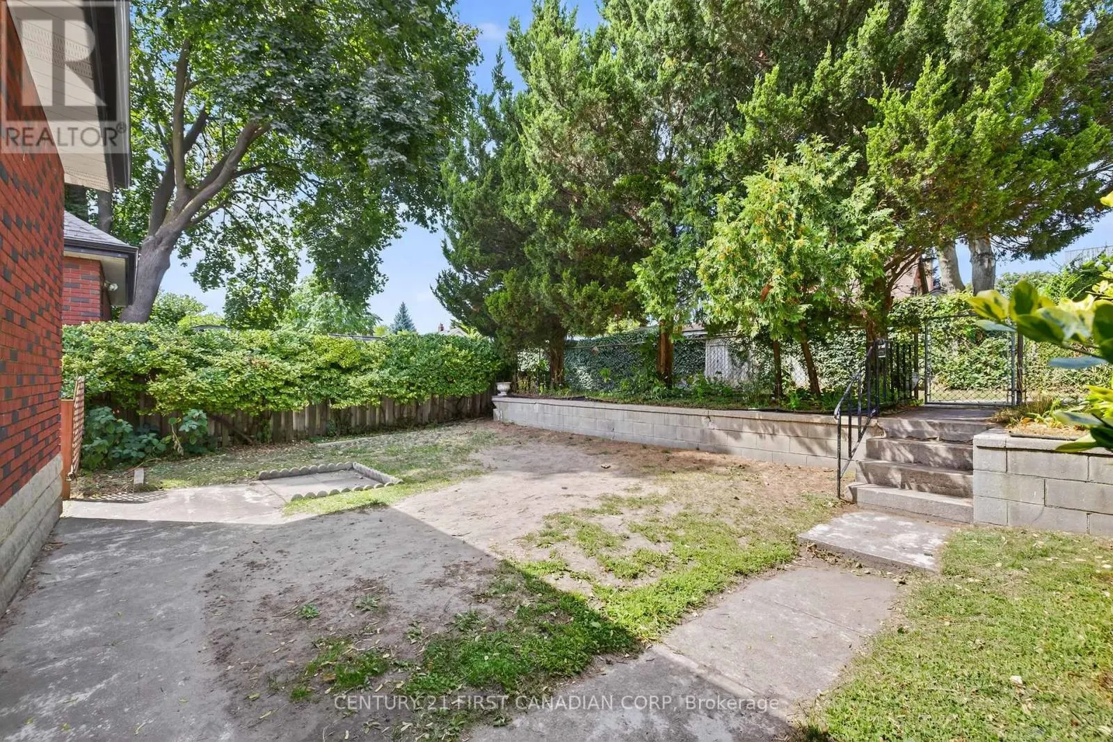 1230 DUNDAS STREET