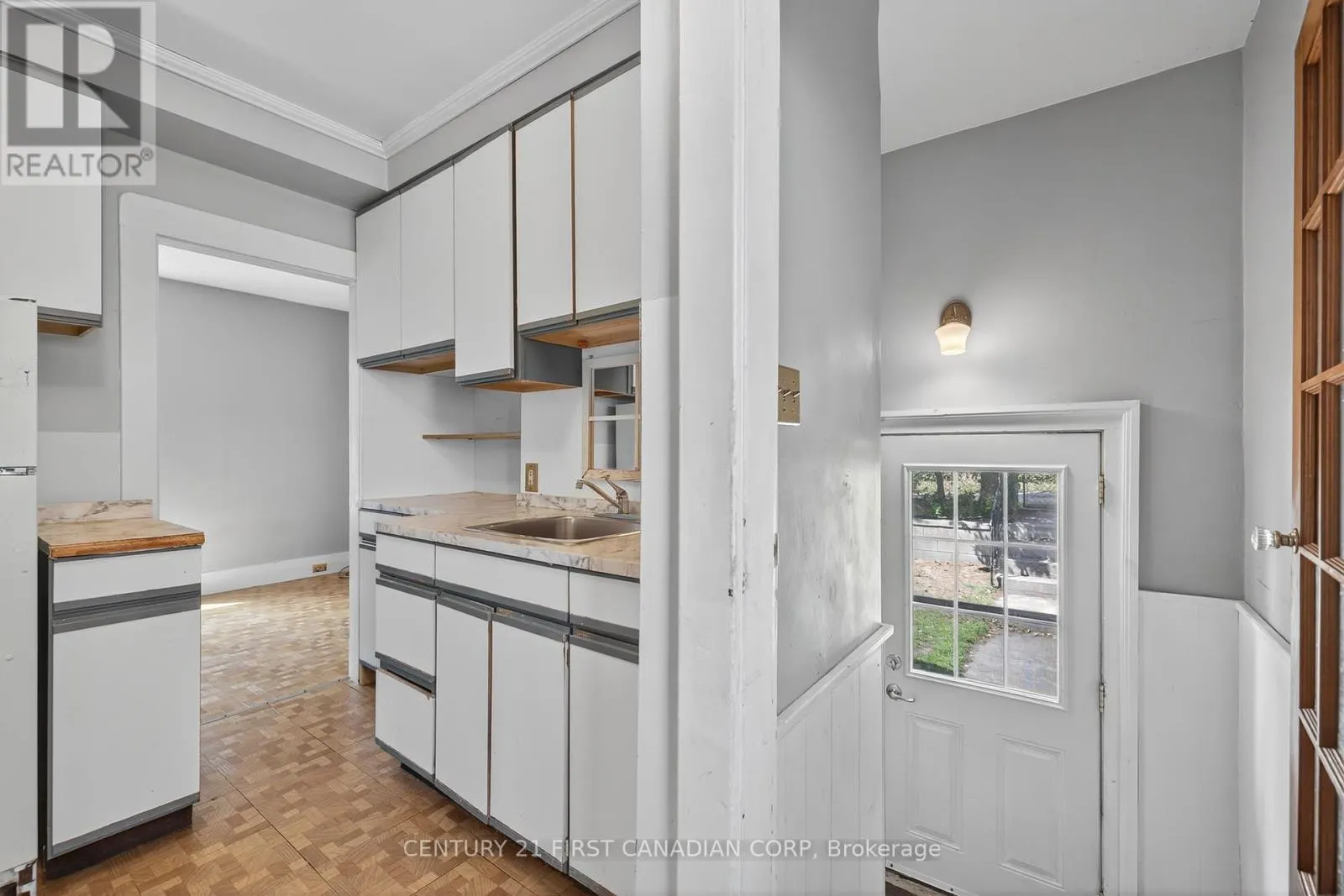 1230 DUNDAS STREET