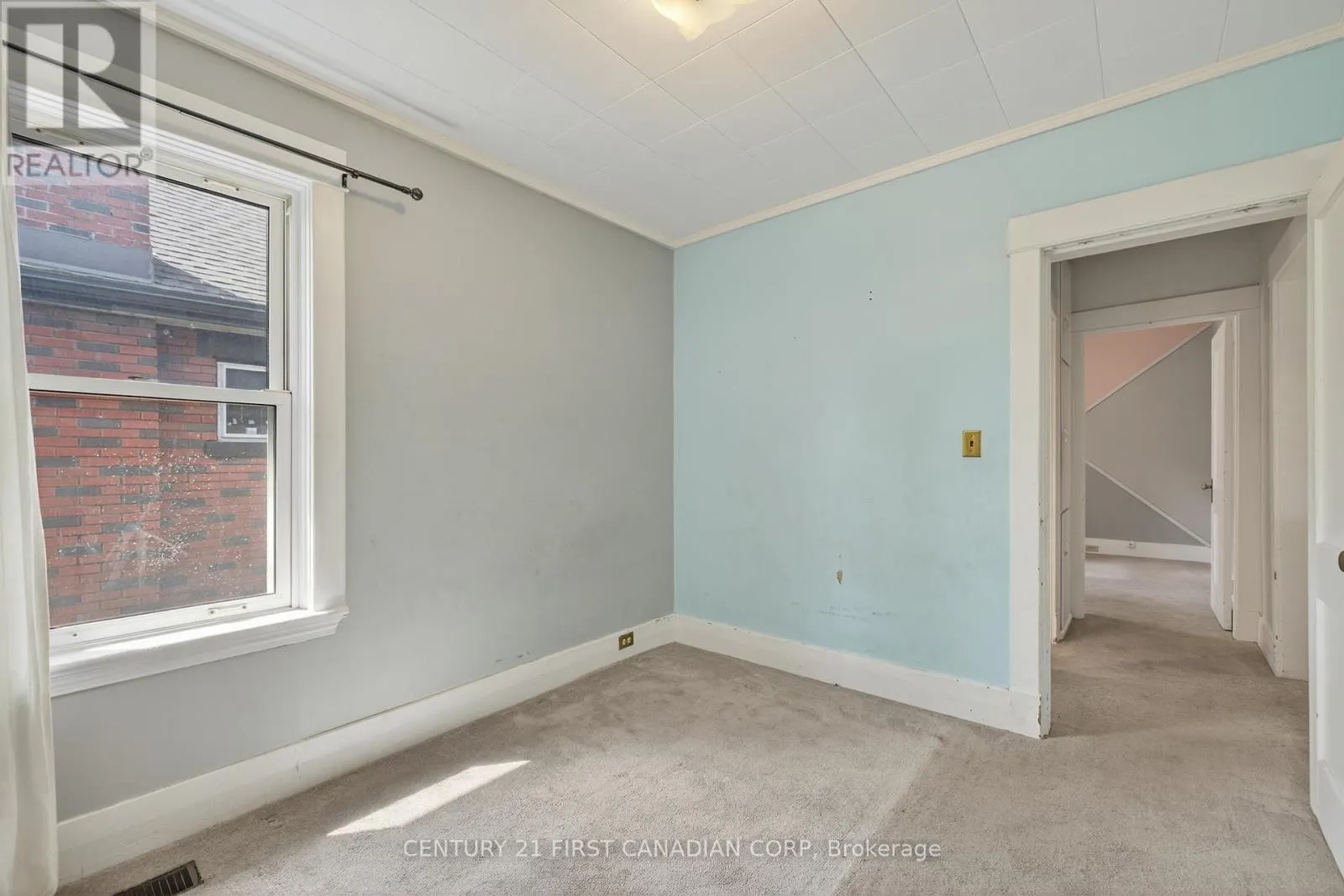 1230 DUNDAS STREET