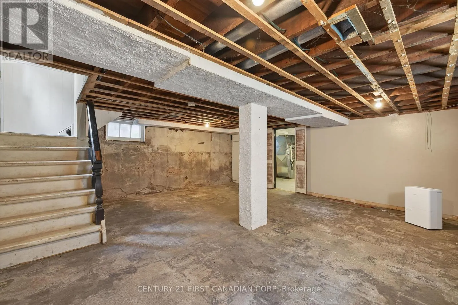 1230 DUNDAS STREET