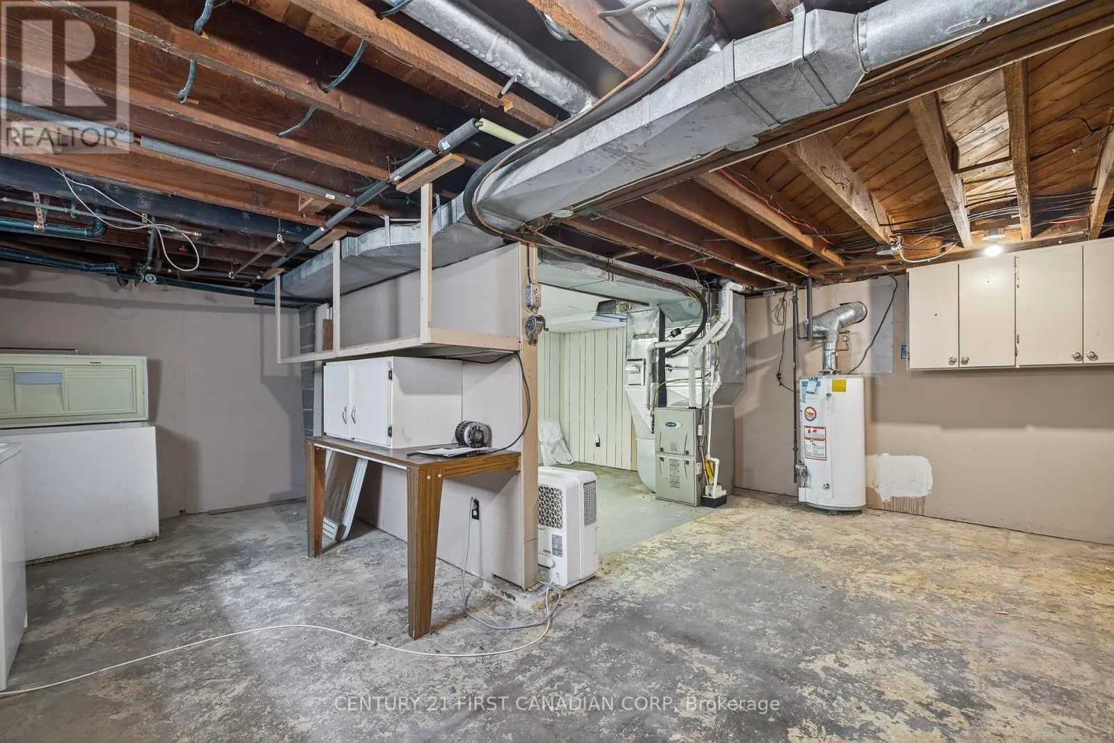 1230 DUNDAS STREET
