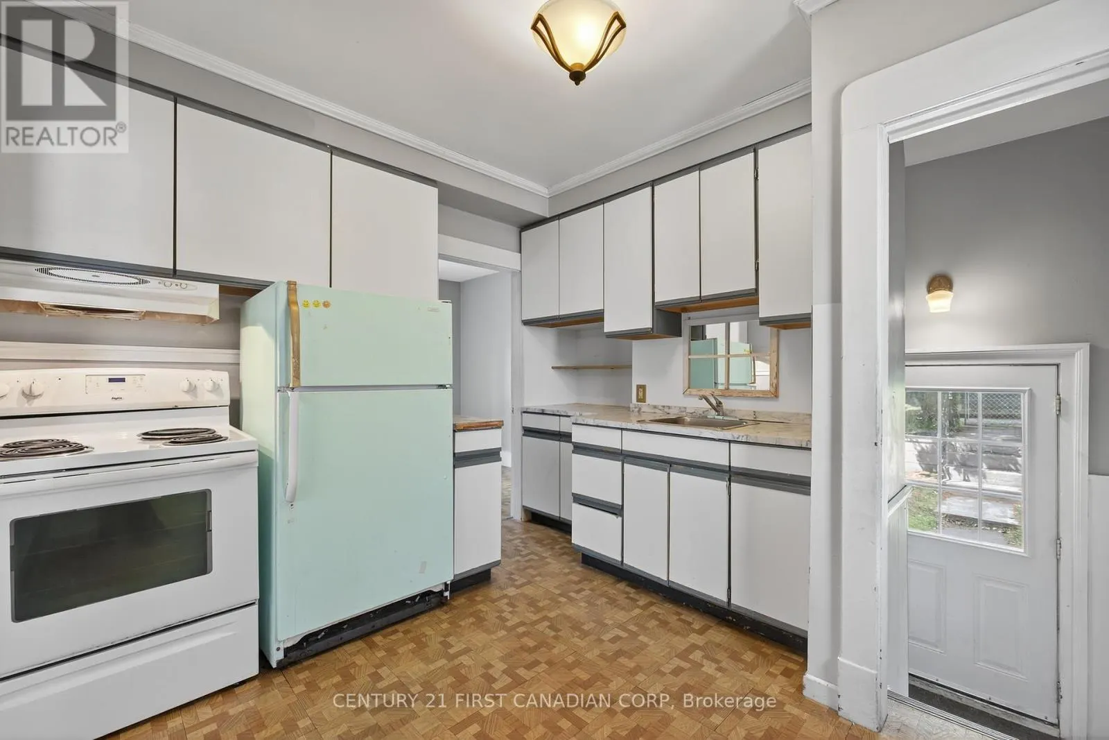 1230 DUNDAS STREET