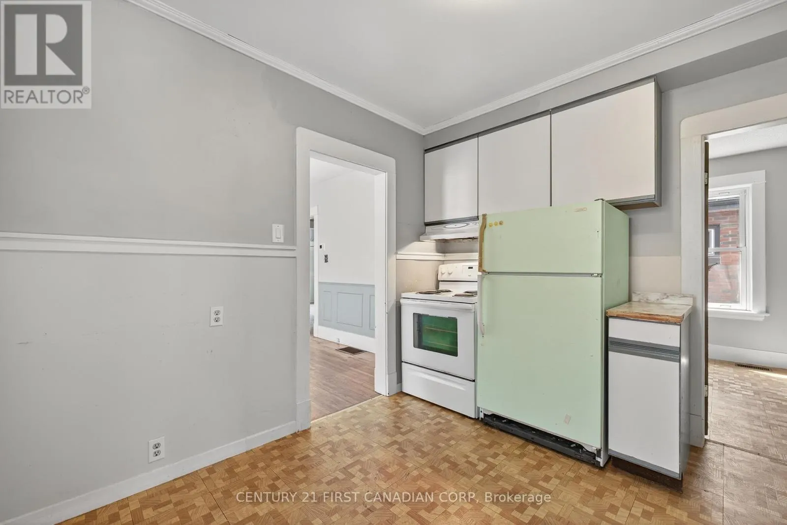 1230 DUNDAS STREET