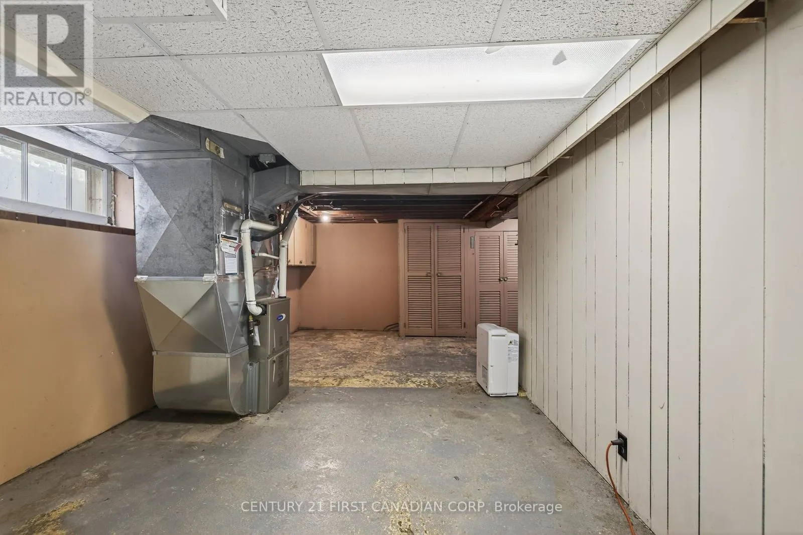 1230 DUNDAS STREET
