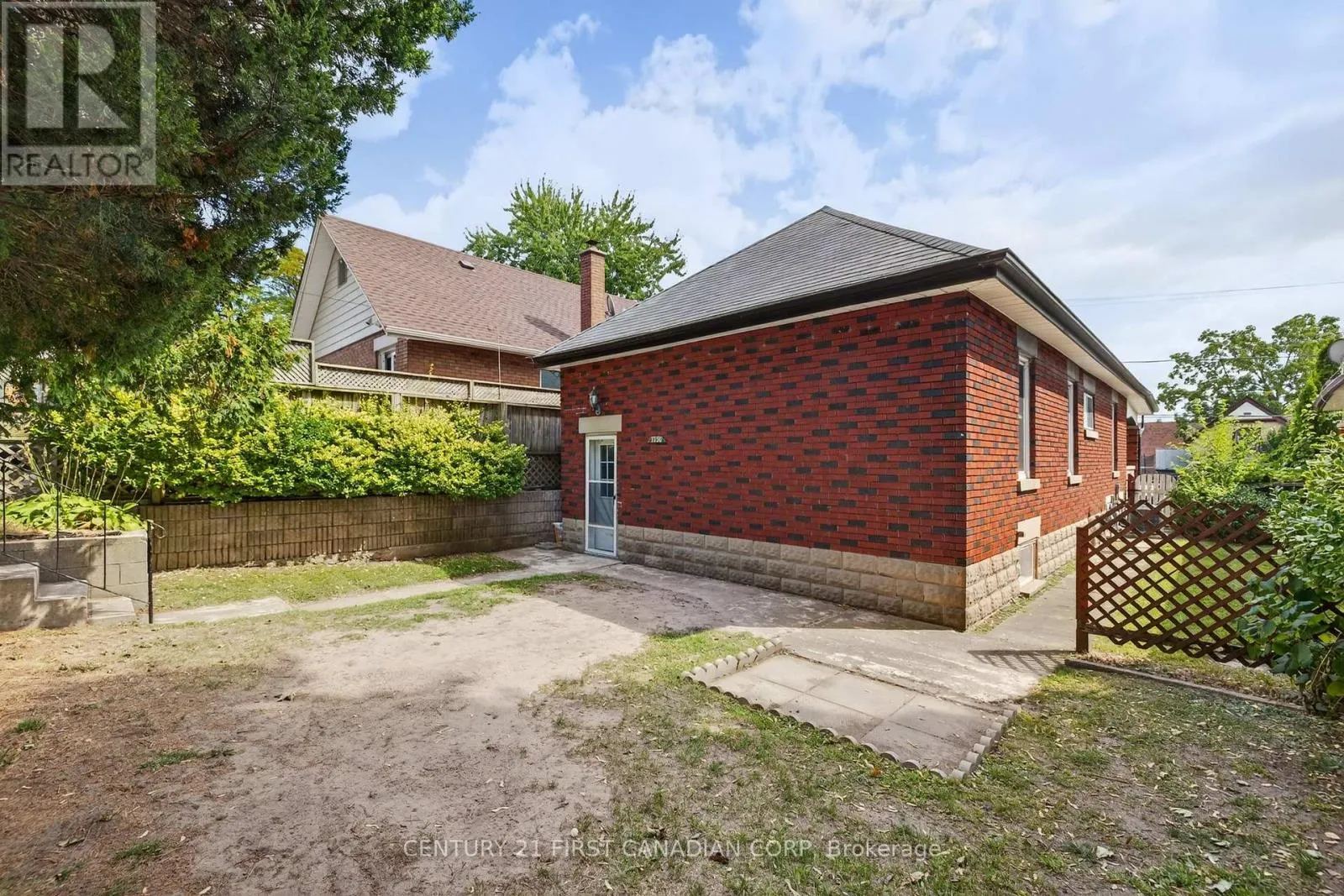 1230 DUNDAS STREET