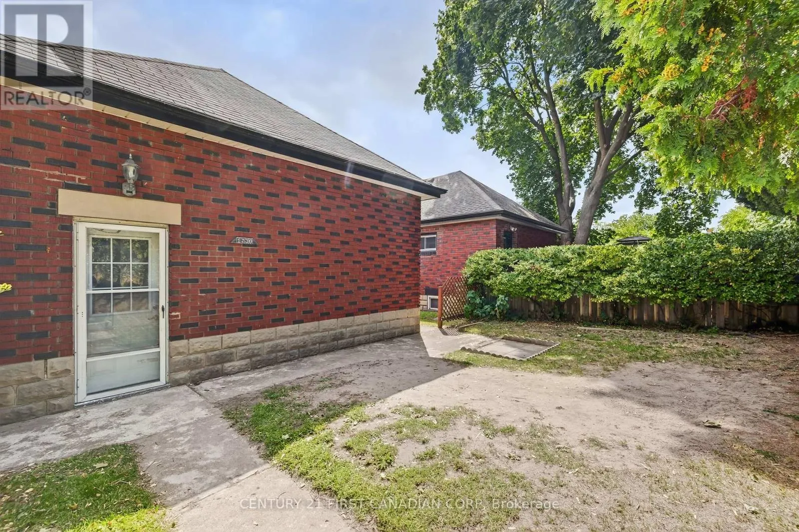 1230 DUNDAS STREET