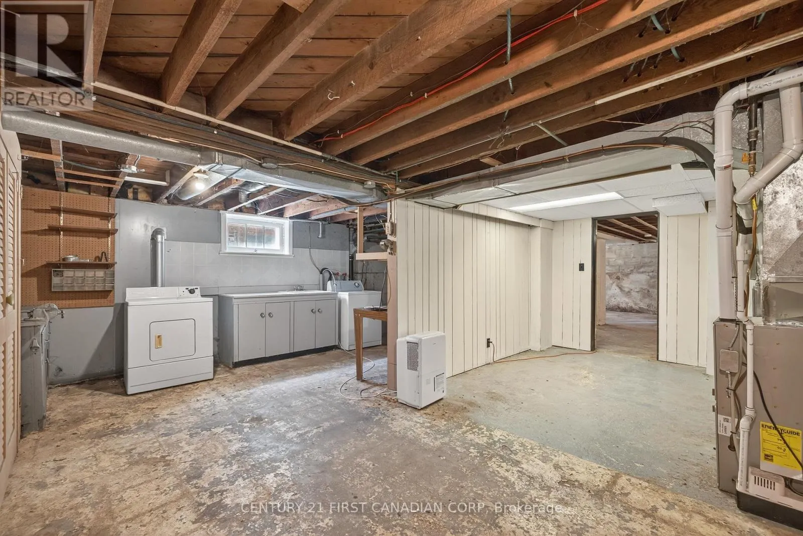 1230 DUNDAS STREET