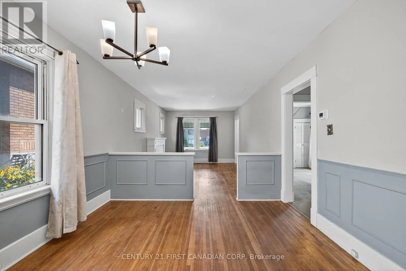 1230 DUNDAS STREET