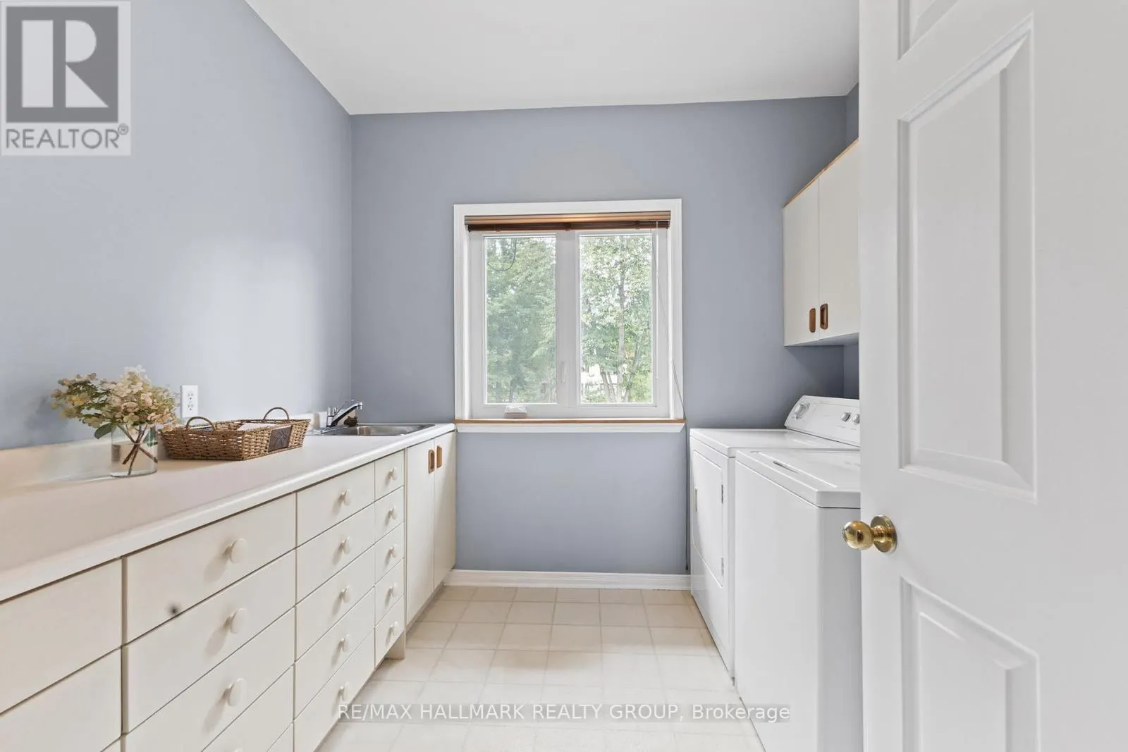 1103 RIDEAU BEND CRESCENT