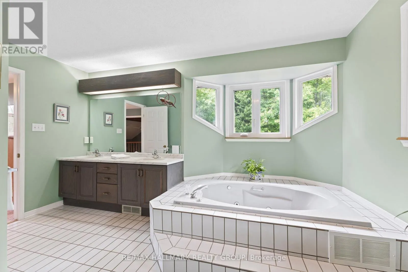 1103 RIDEAU BEND CRESCENT