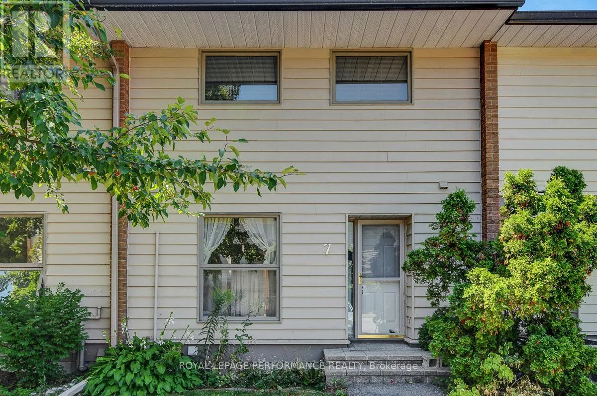 7 CARMICHAEL COURT
