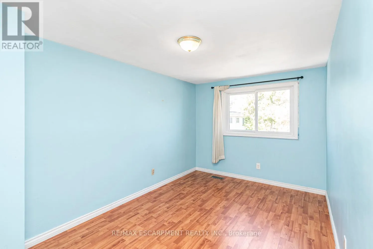 F - 25 BRYNA AVENUE