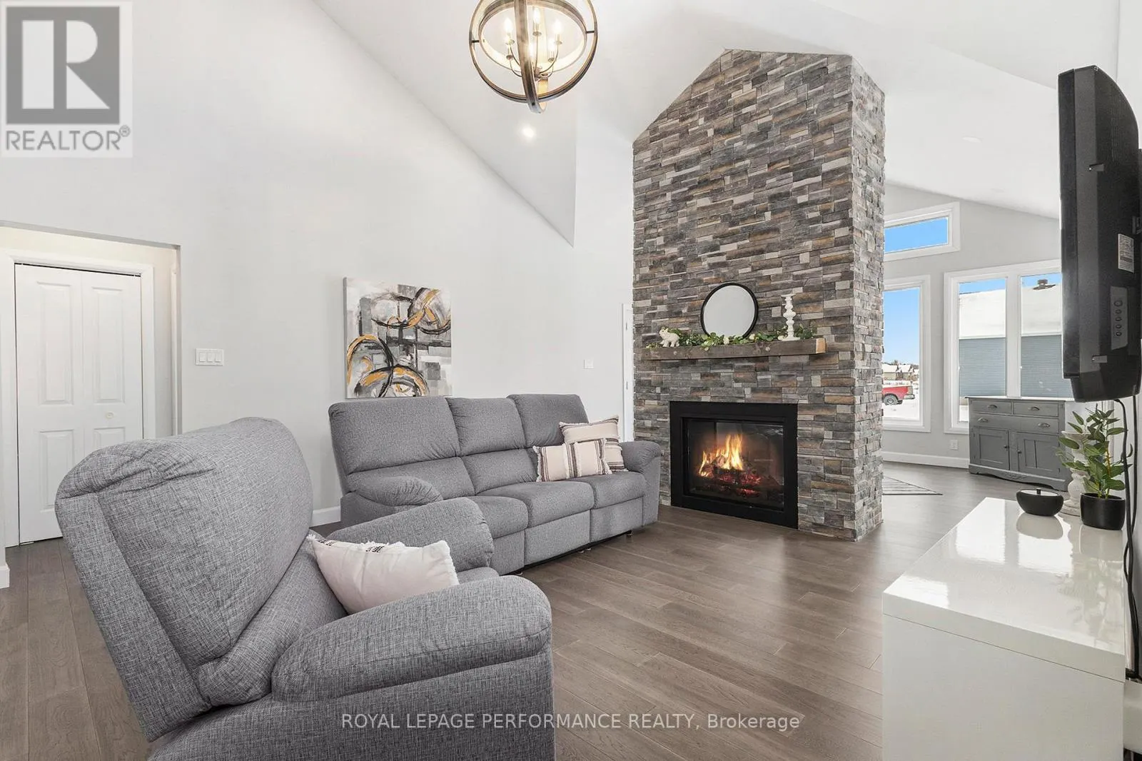 209 DES VIOLETTES STREET