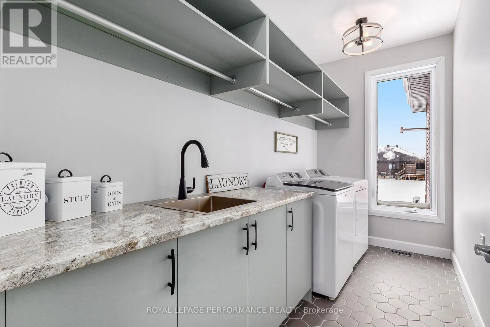 209 DES VIOLETTES STREET
