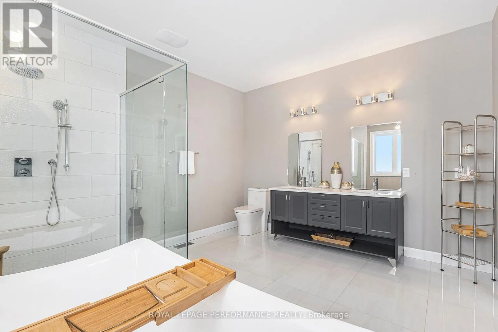 209 DES VIOLETTES STREET