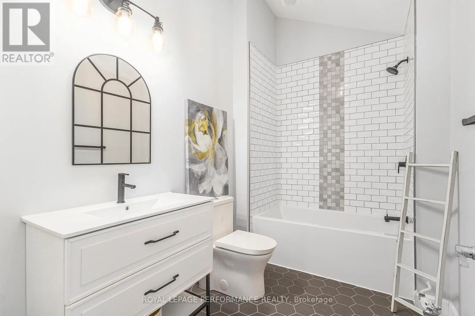 209 DES VIOLETTES STREET