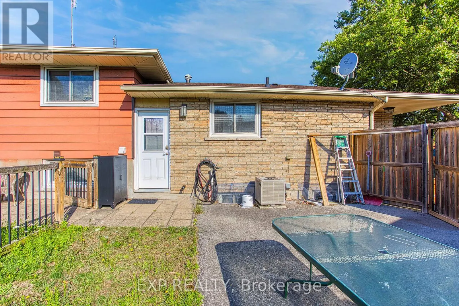 LOWER - 4453 MEADOWVALE DRIVE