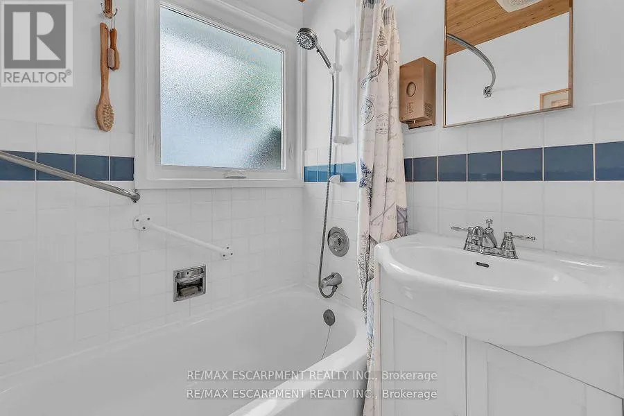 2090 LAKESHORE ROAD