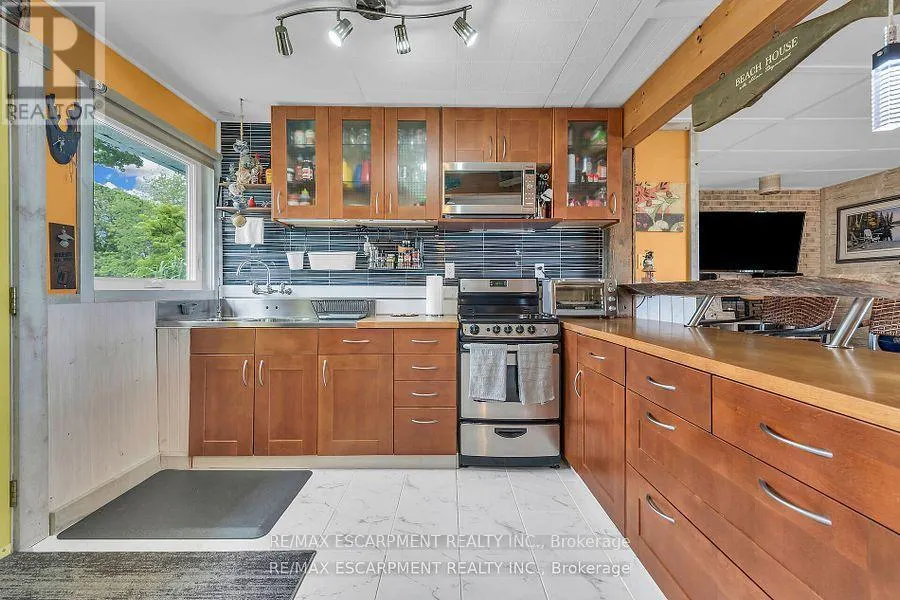 2090 LAKESHORE ROAD