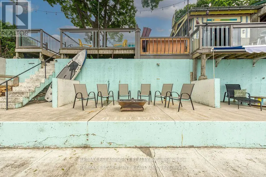 2090 LAKESHORE ROAD