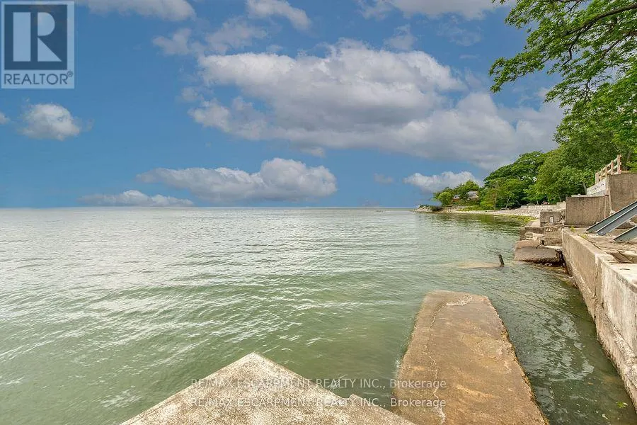2090 LAKESHORE ROAD
