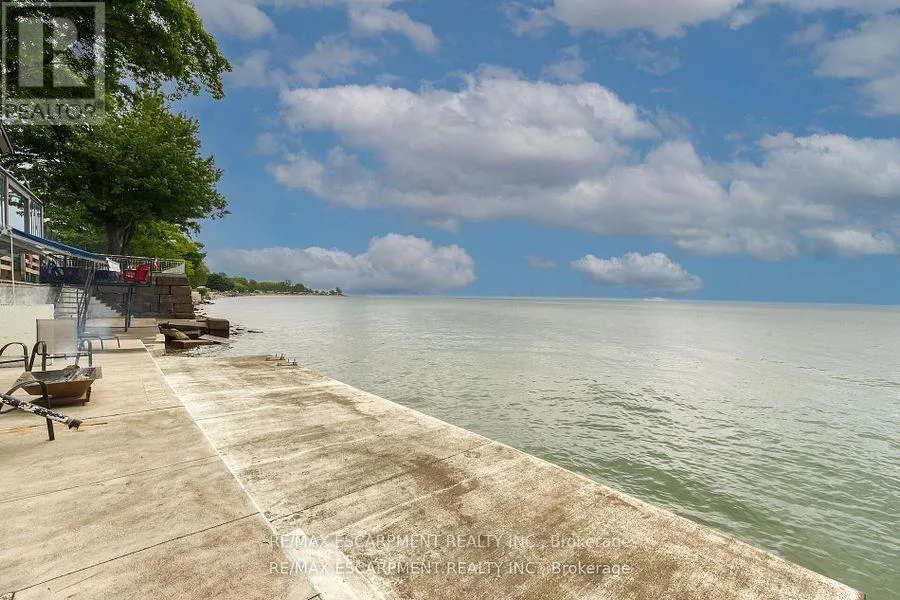 2090 LAKESHORE ROAD