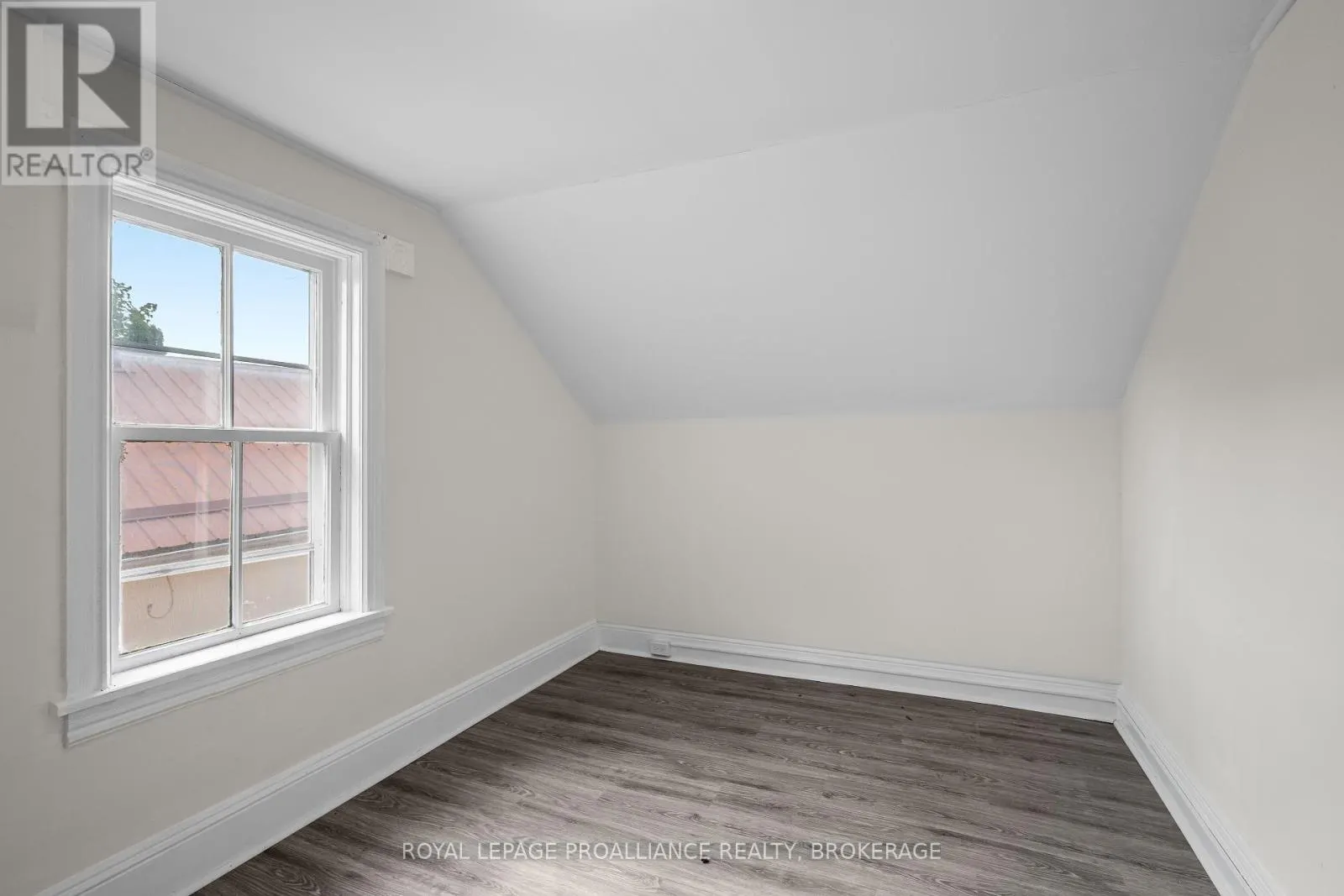 10-12 THOMAS STREET E