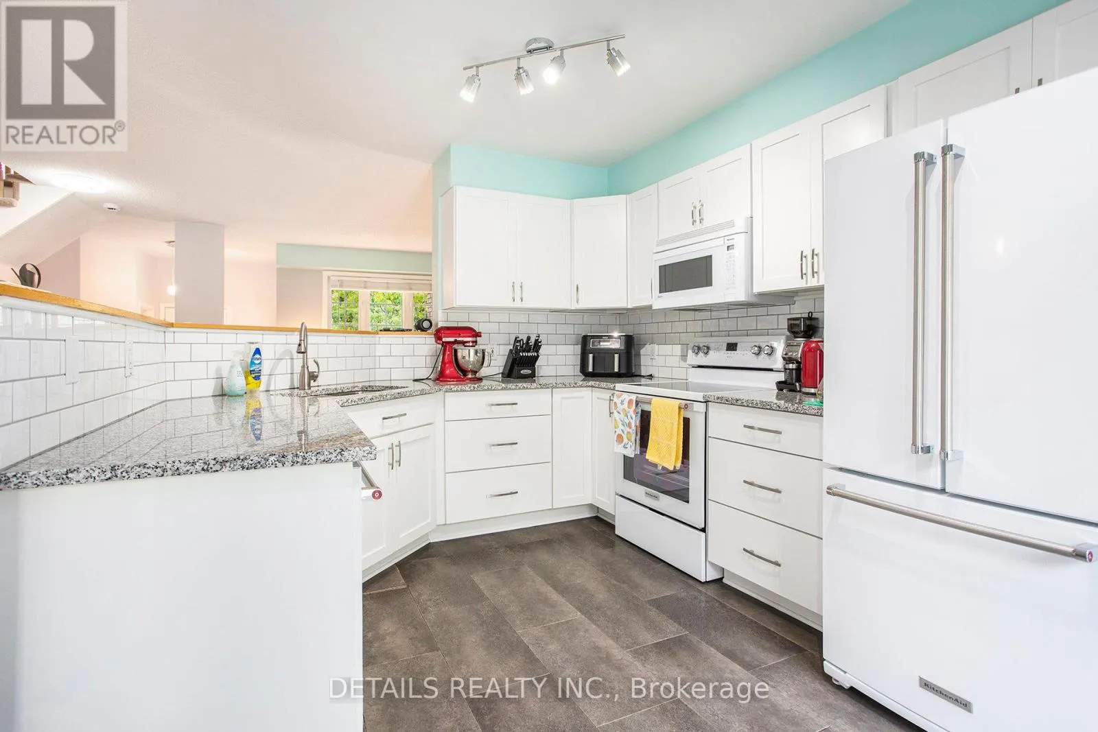 141 DUNTROON CIRCLE