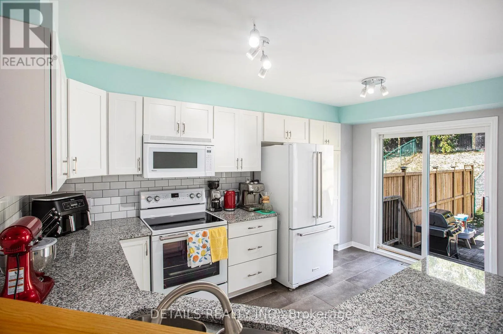 141 DUNTROON CIRCLE