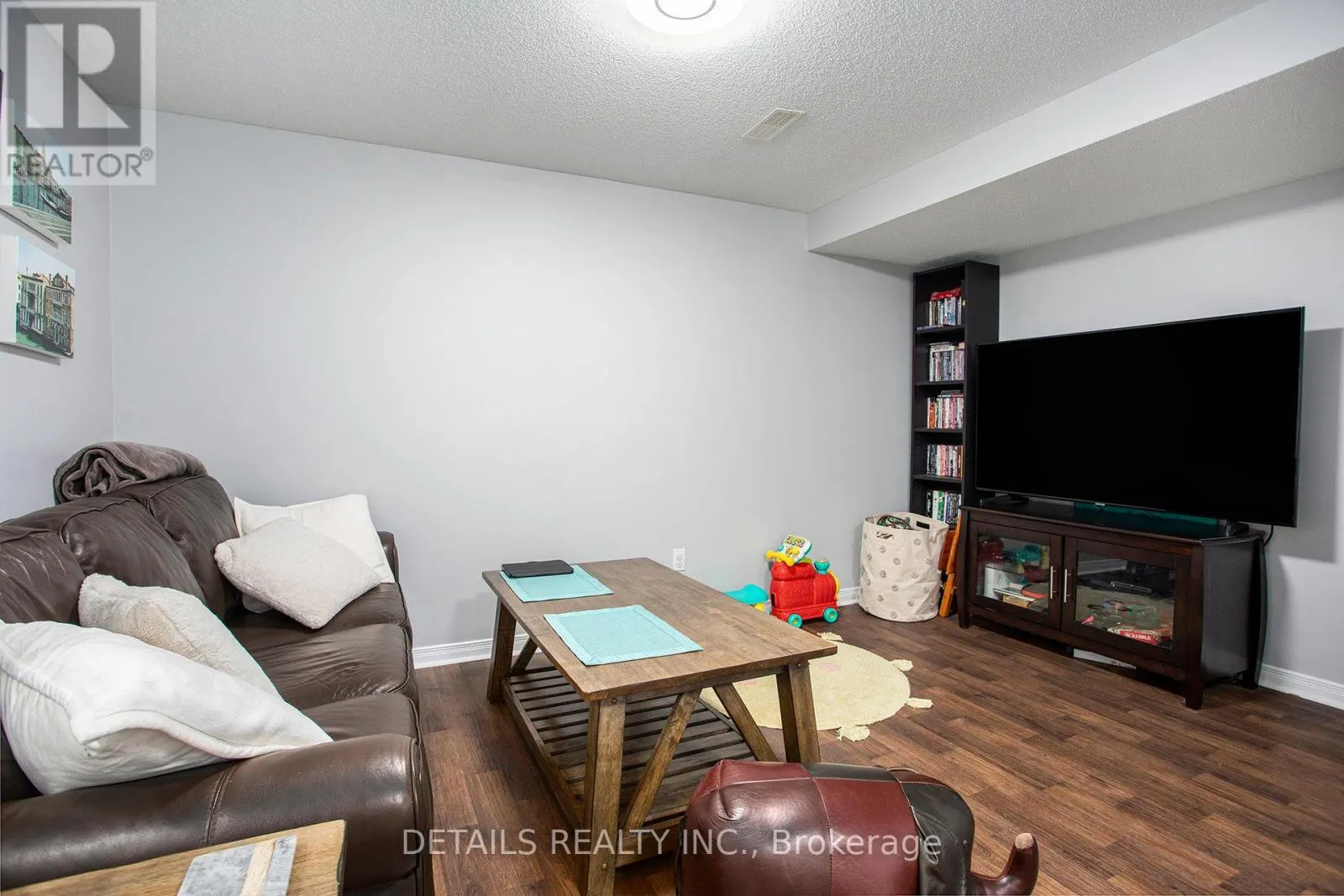 141 DUNTROON CIRCLE