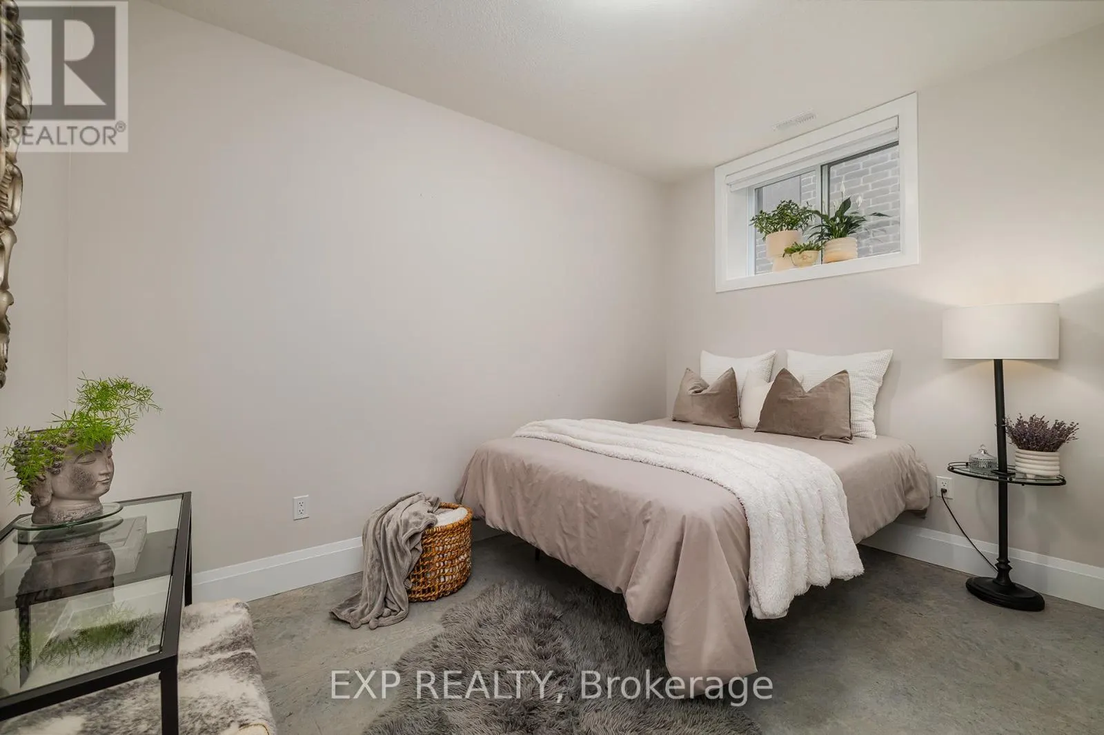 41 GILMER CRESCENT