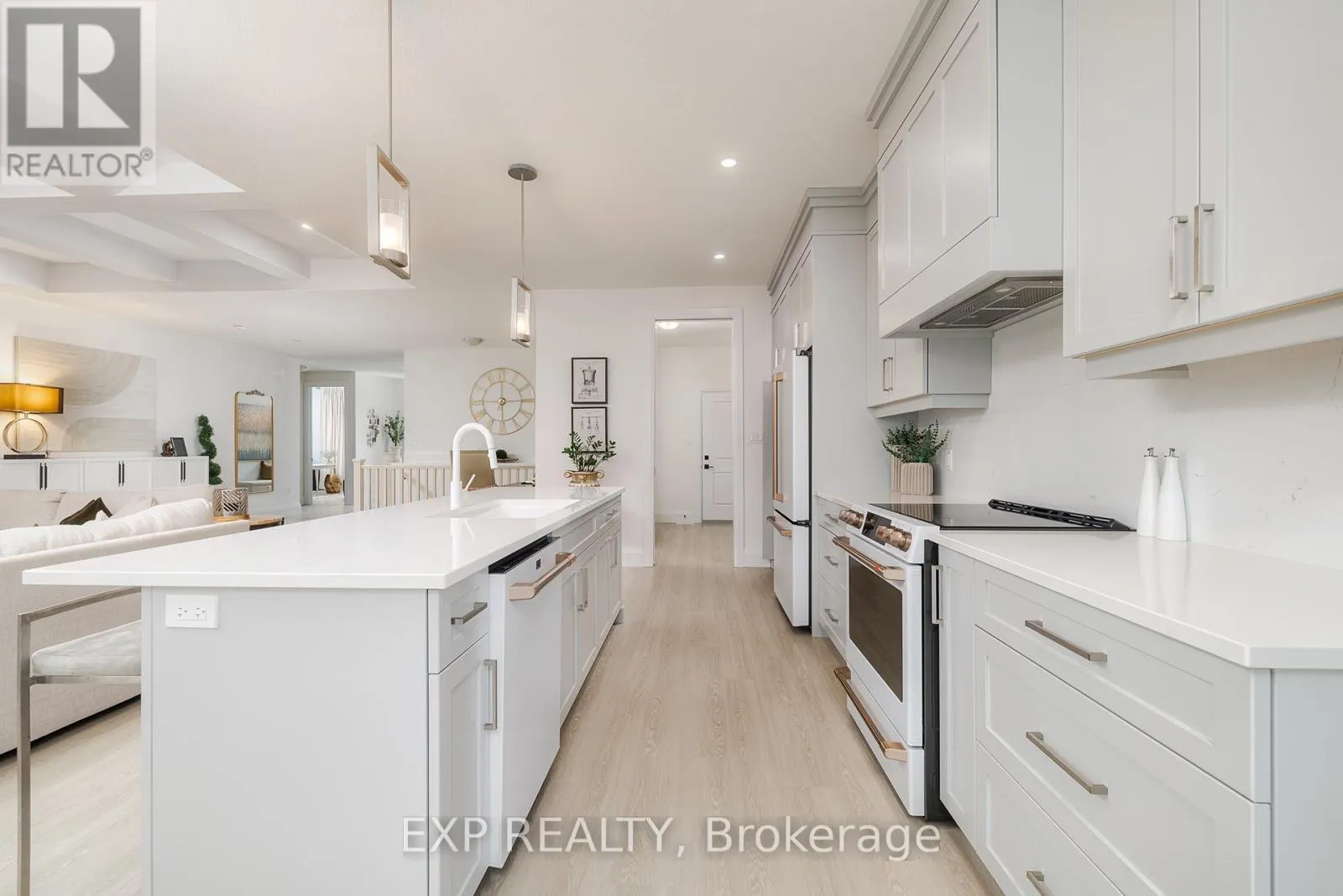 41 GILMER CRESCENT