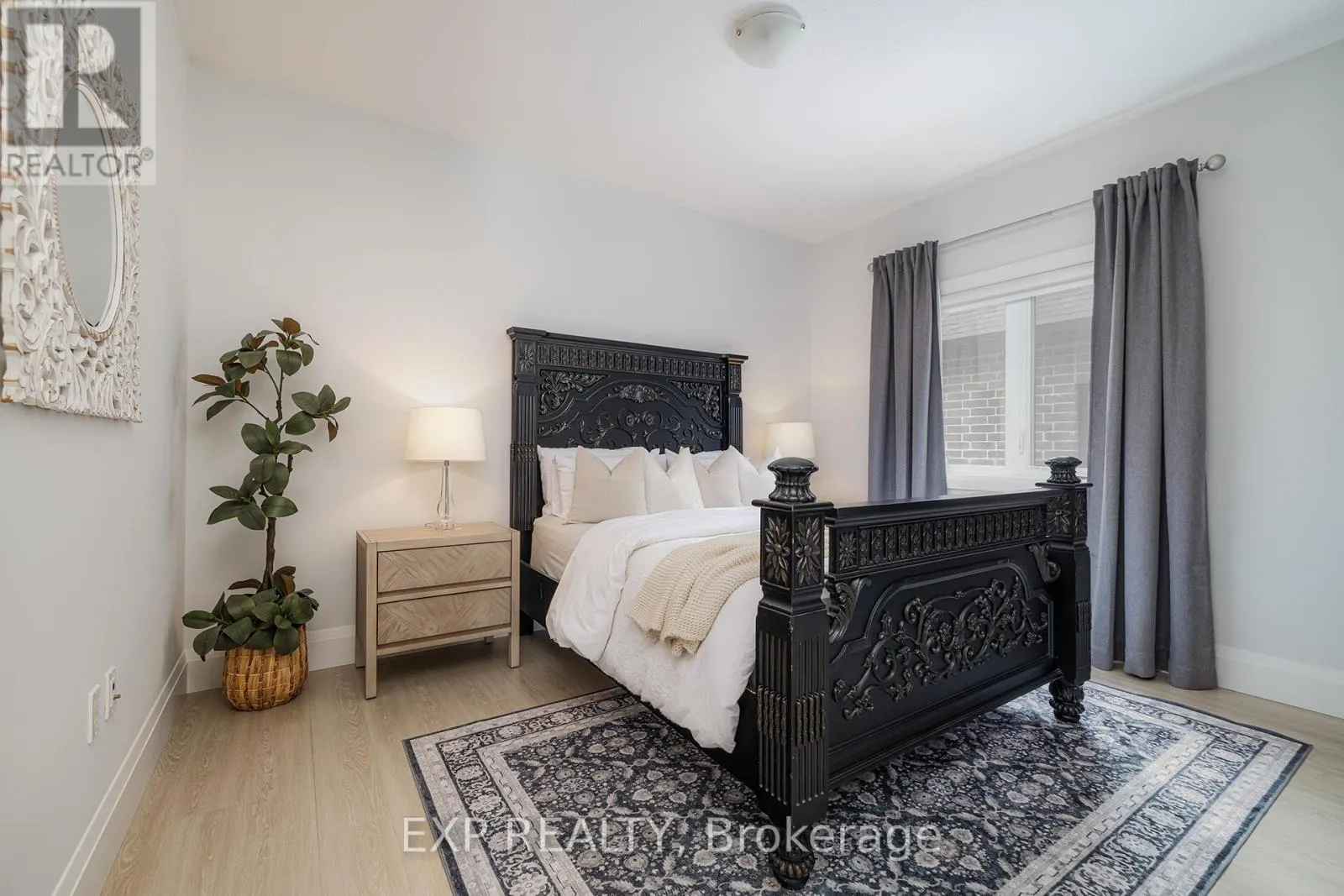 41 GILMER CRESCENT