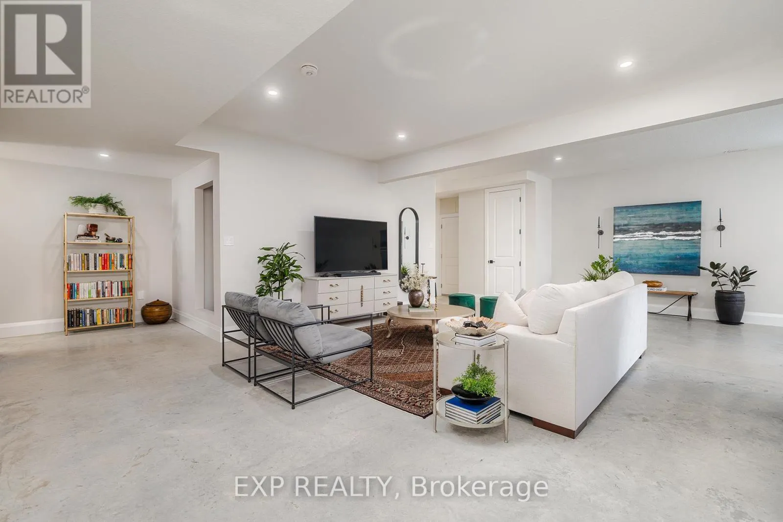 41 GILMER CRESCENT