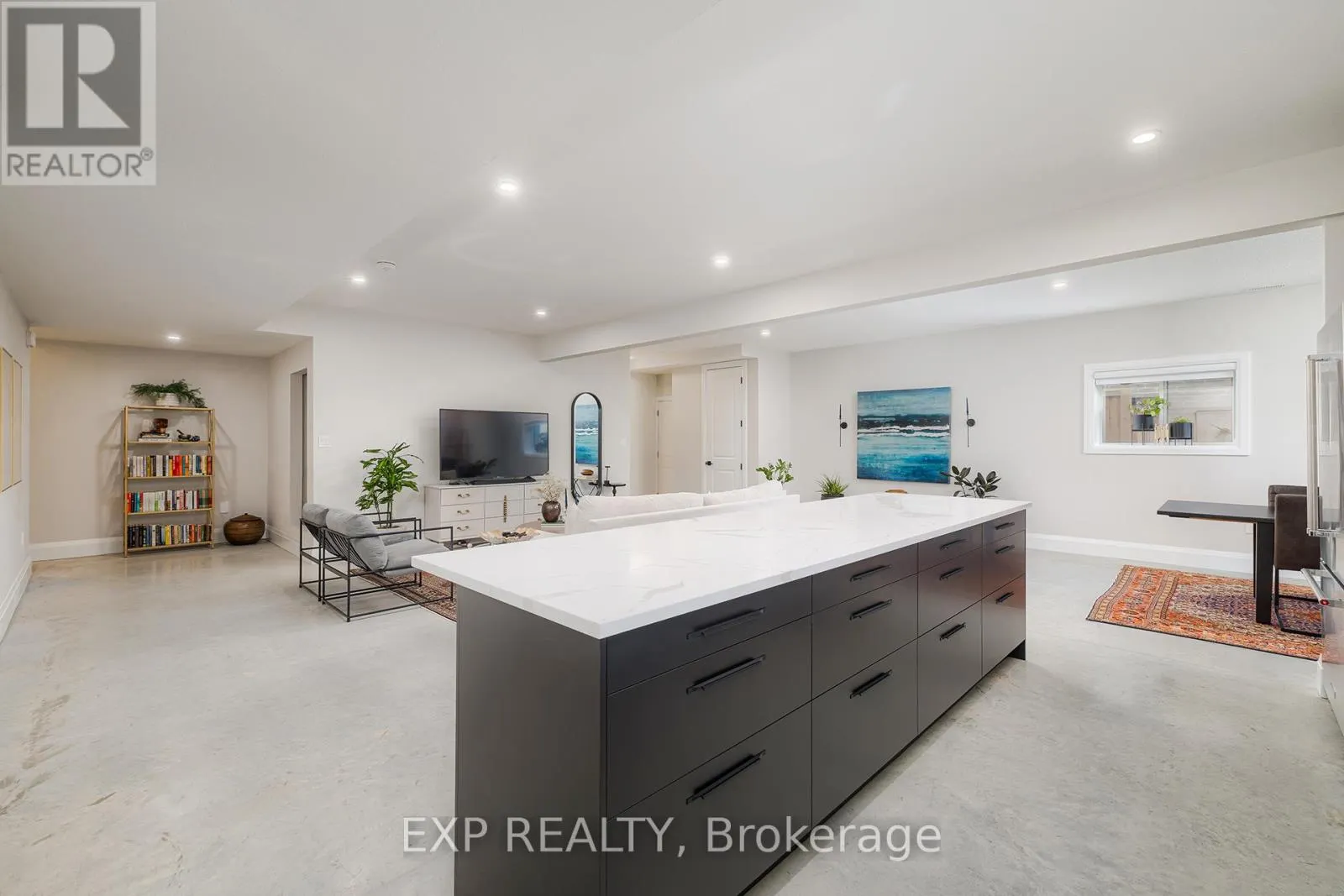 41 GILMER CRESCENT