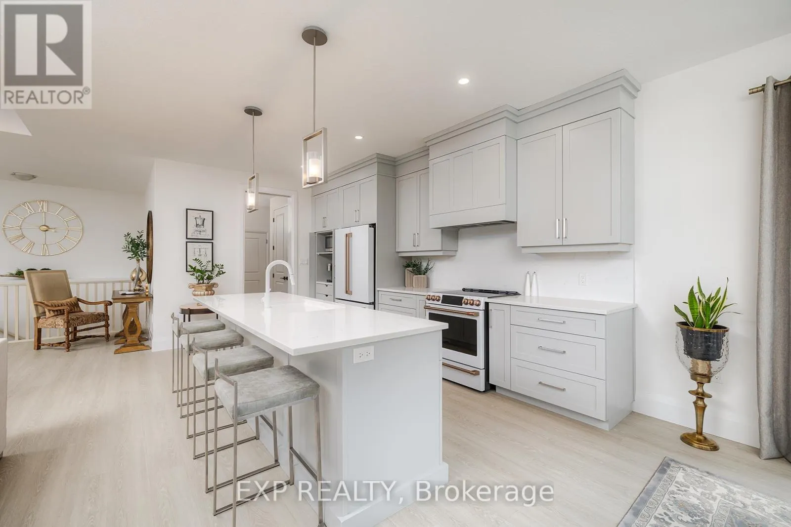 41 GILMER CRESCENT
