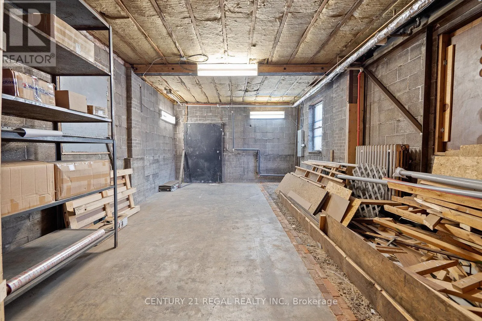 239 KING STREET E